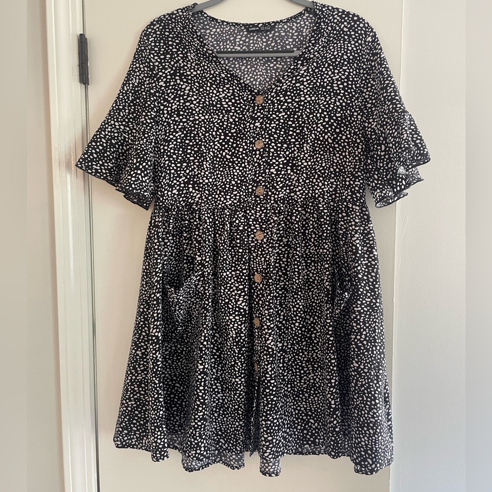 Shein short sleeve patterned button dress, black and white